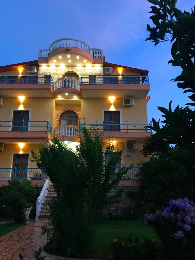 クサミル Vila Laura Pashaヴィラ エクステリア 写真